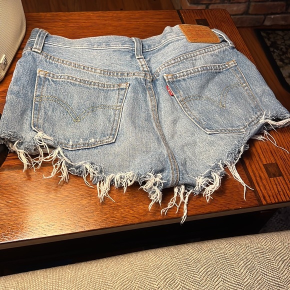 Levi’s shorts - Picture 2 of 4